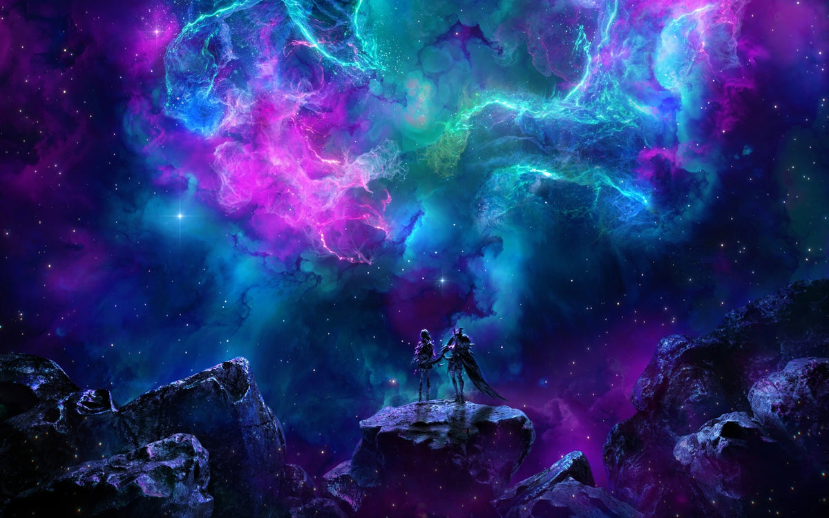 Scena notturna fantastica con due personaggi in piedi, rivolti di spalle, che si tengono per mano guardando una nebulosa sui toni del verde acqua e del fucsia nel cielo stellato